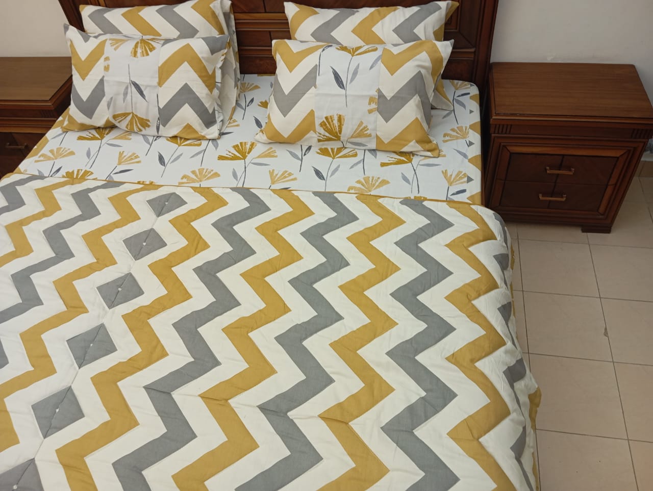 Flower and Zigzag Bed Set