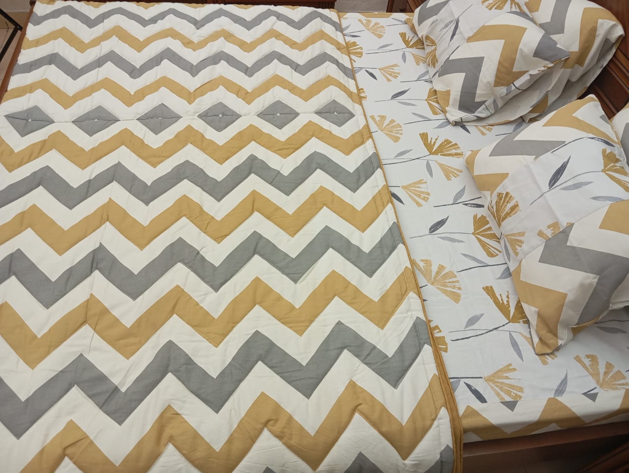Flower and Zigzag Bed Set