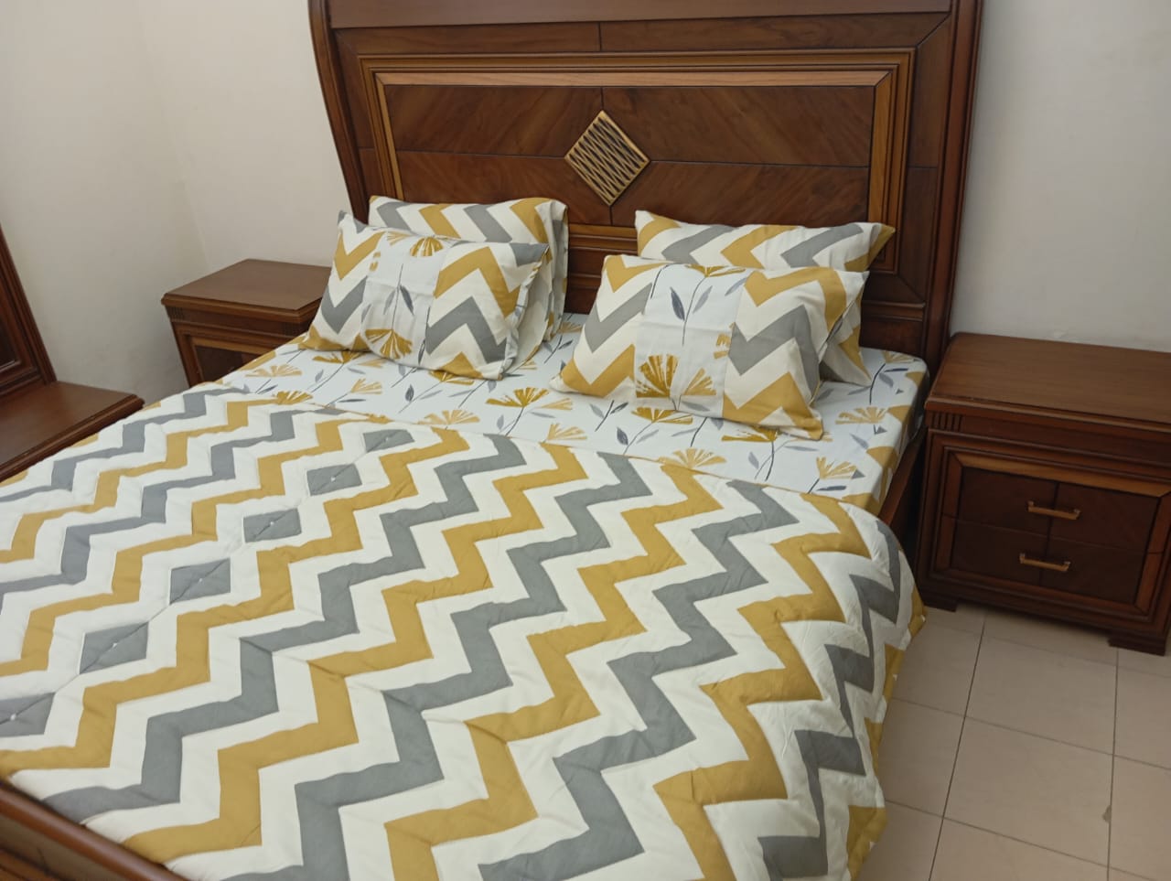 Flower and Zigzag Bed Set