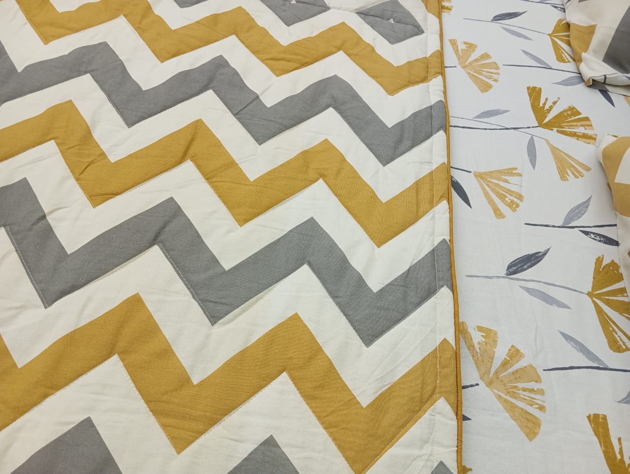 Flower and Zigzag Bed Set