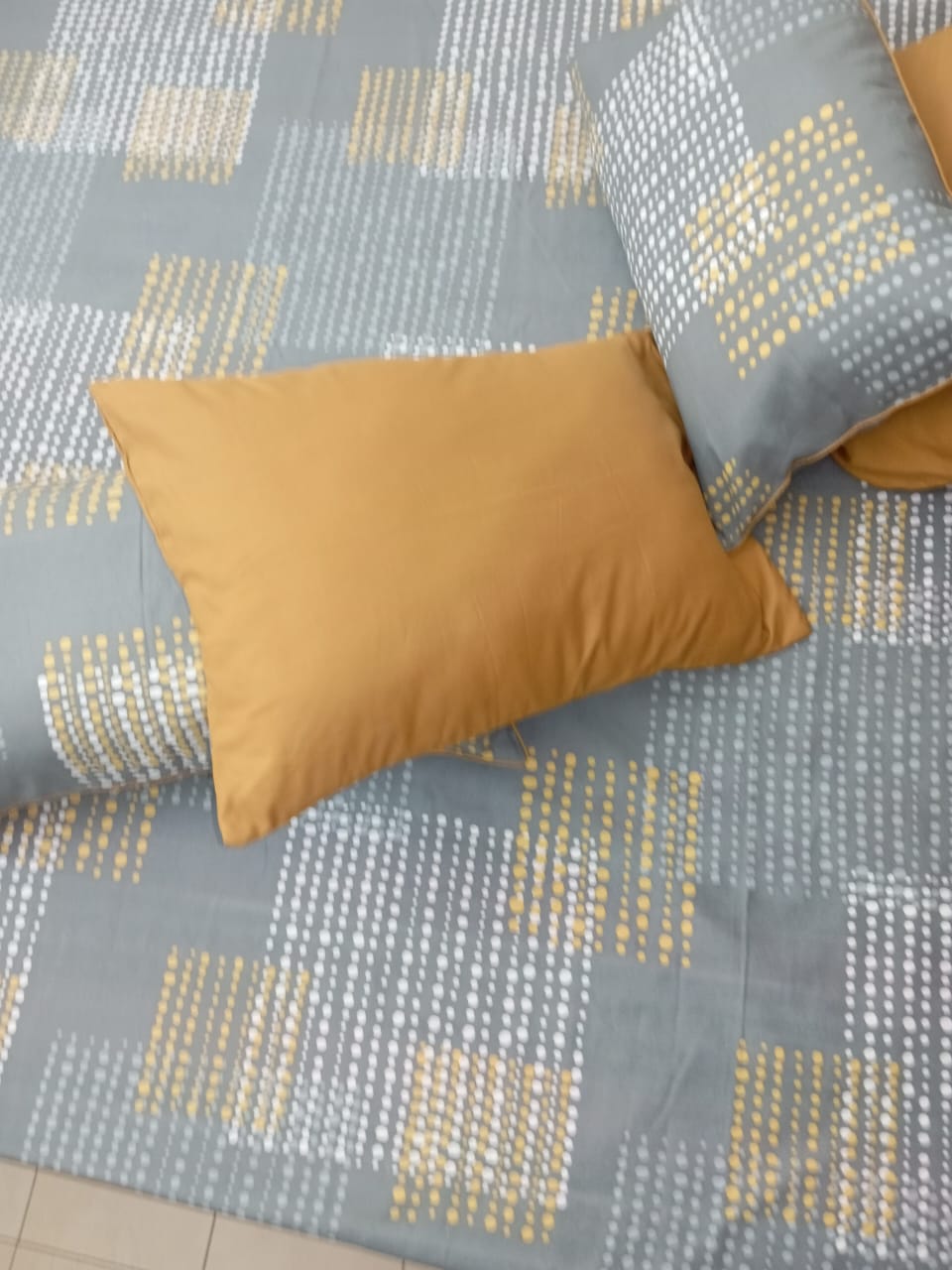 Polkadot Grey Bedsheet Set