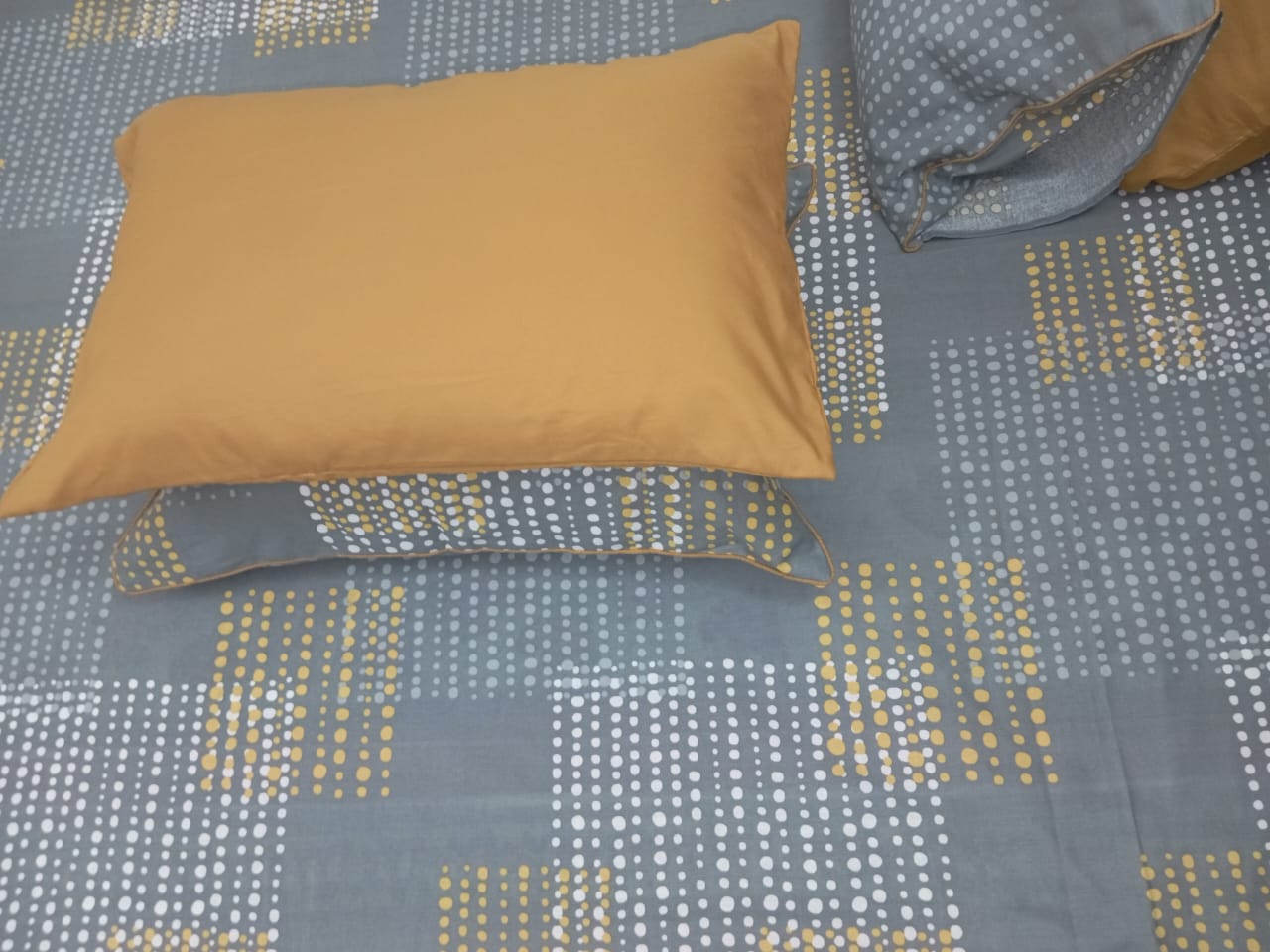 Polkadot Grey Bedsheet Set