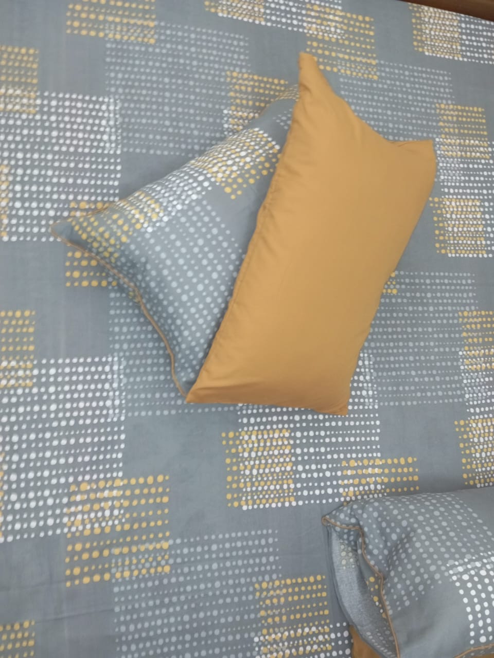 Polkadot Grey Bedsheet Set