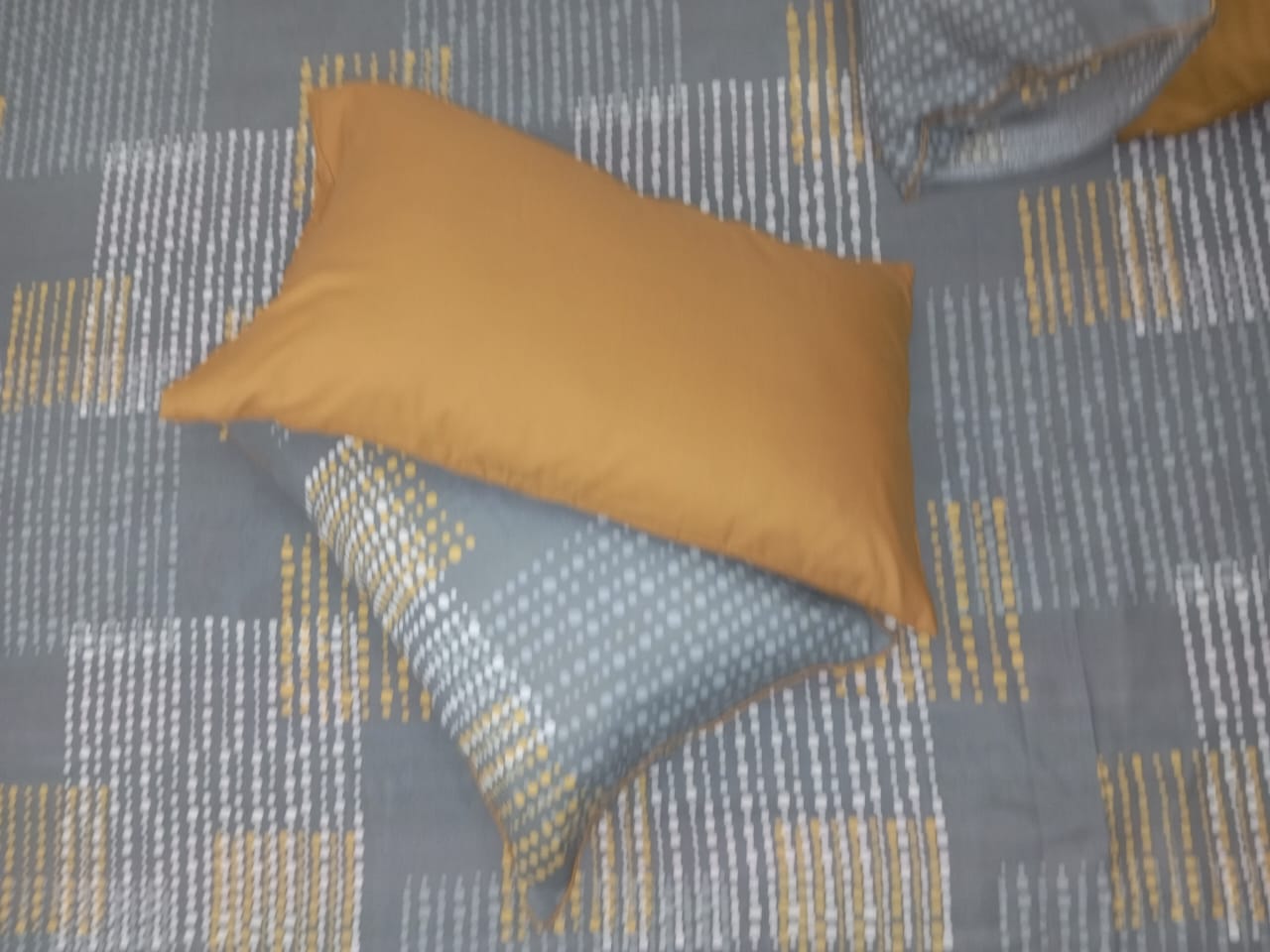 Polkadot Grey Bedsheet Set