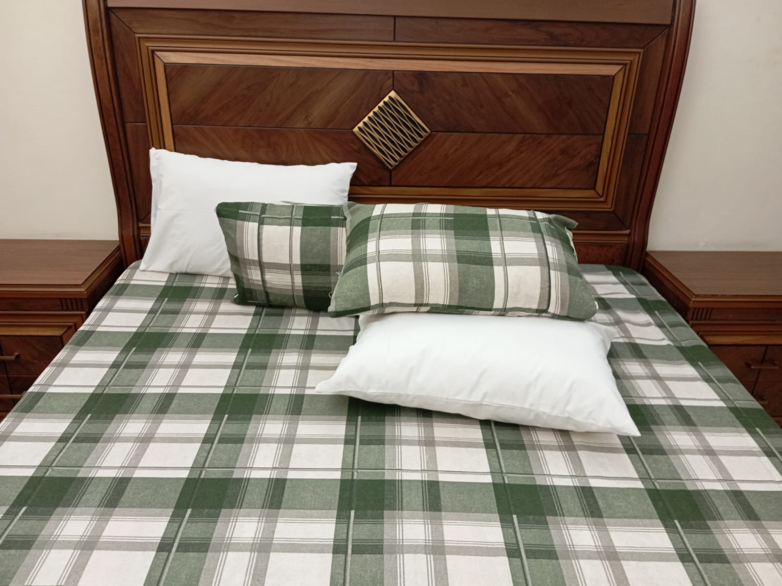 Classic Checkered Bedsheet