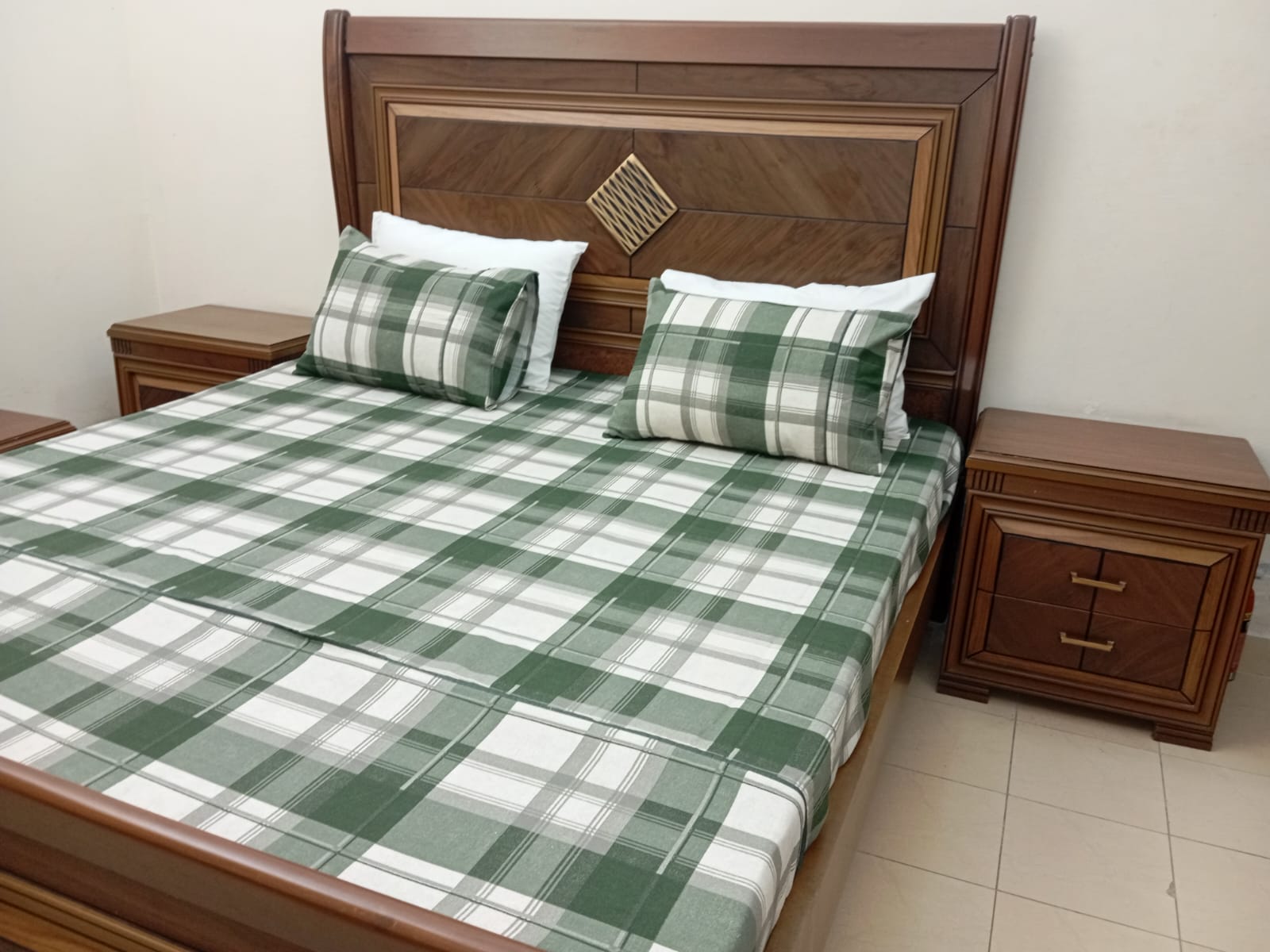 Classic Checkered Bedsheet
