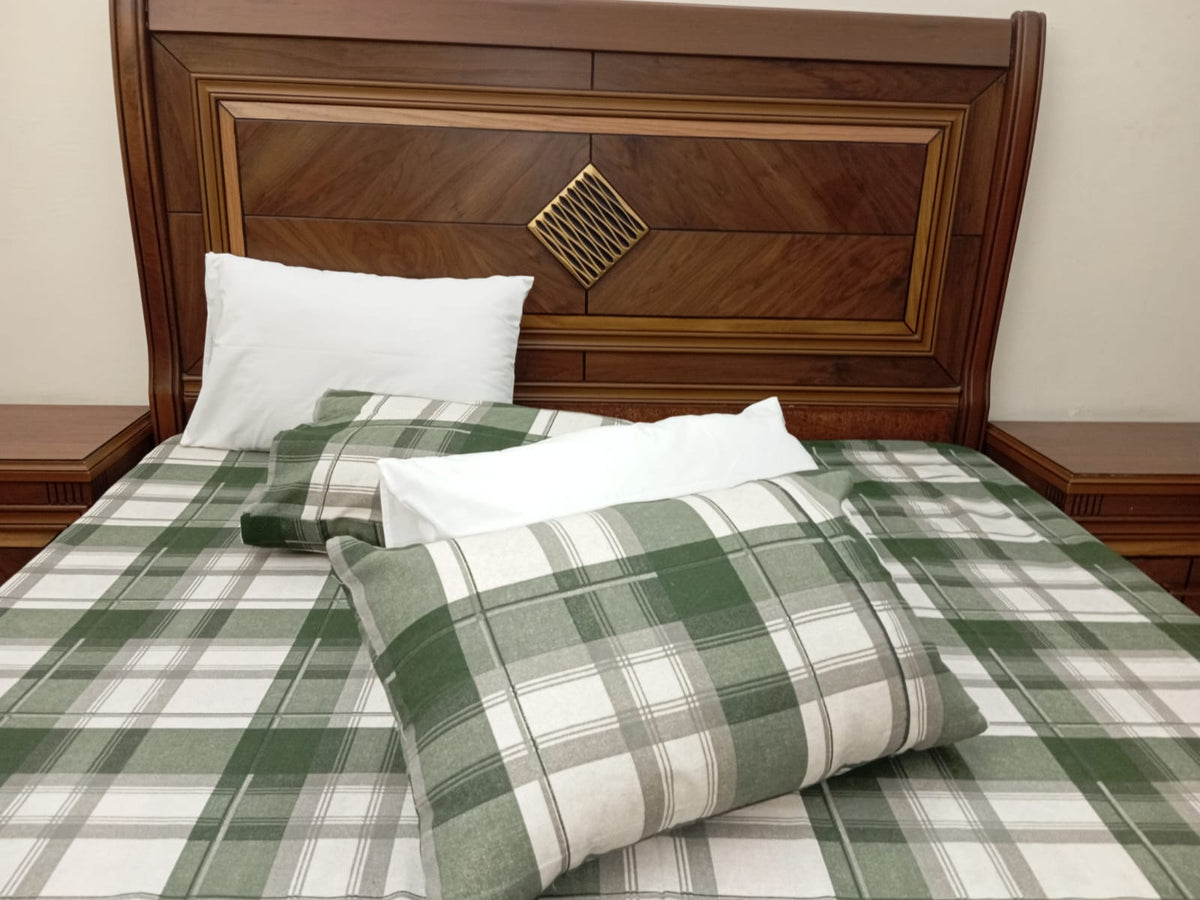 Classic Checkered Bedsheet - Wee Dainty