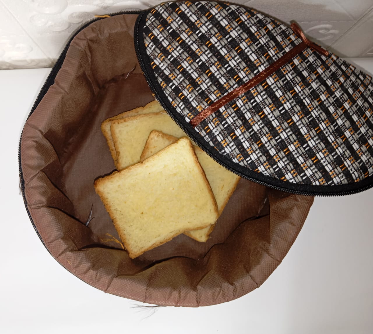 Jute Fabric Bread Hot Pot with zip - Wee Dainty