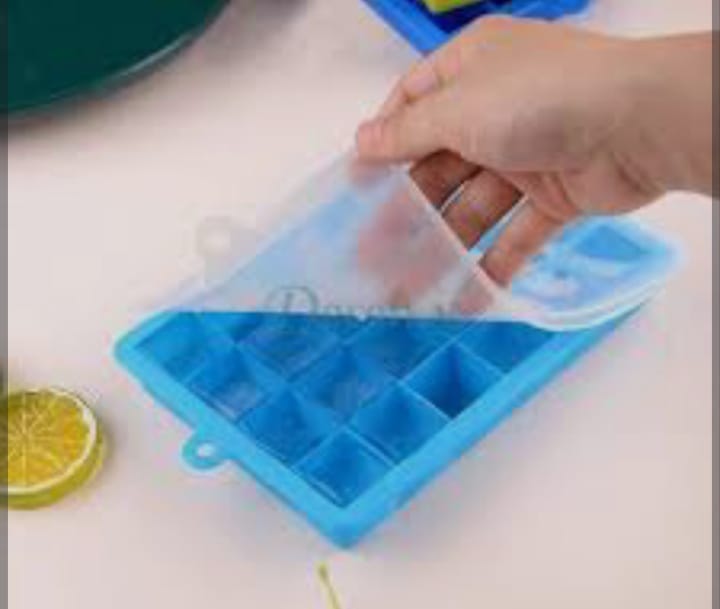 SILICON ICE CUBE TREY WITH LID - Wee Dainty